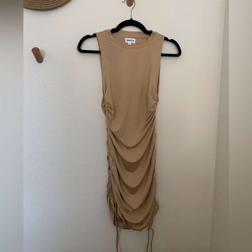 Revolve Superdown Cory Ruched Side Dress in Nude - Picture 4 of 5